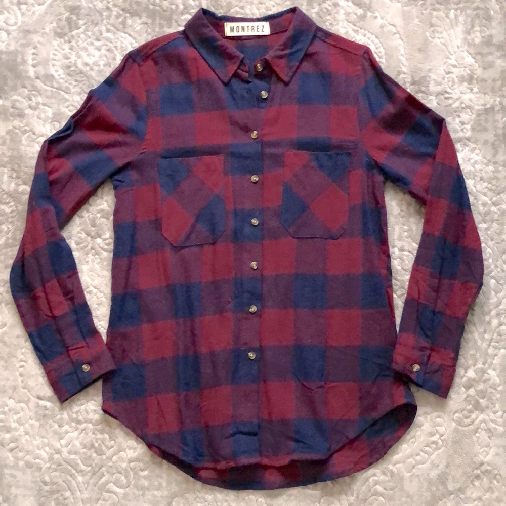 Womens lightweight flannel. Size large, fits a little snug